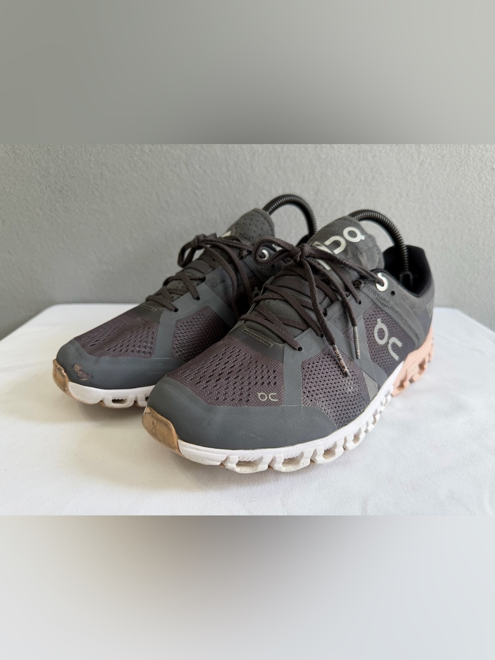 On Cloud Swiss Engineering Running Shoes s6.5 Women’s Gray/Pink/White Mesh